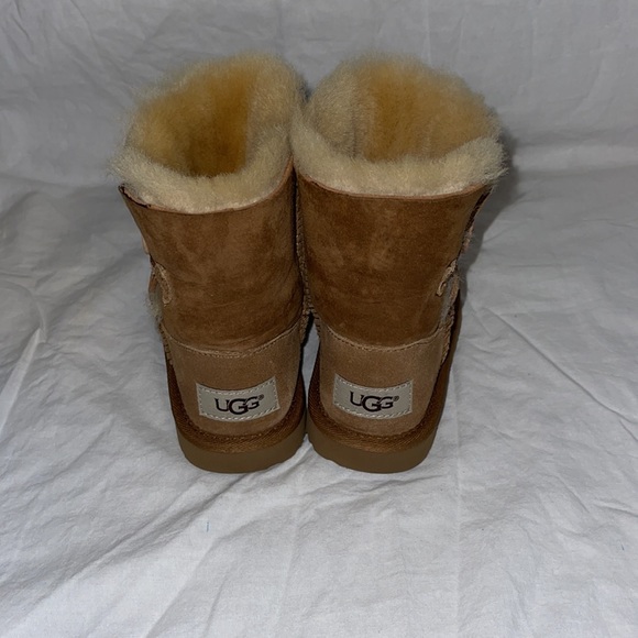 UGGS. - Picture 3 of 4